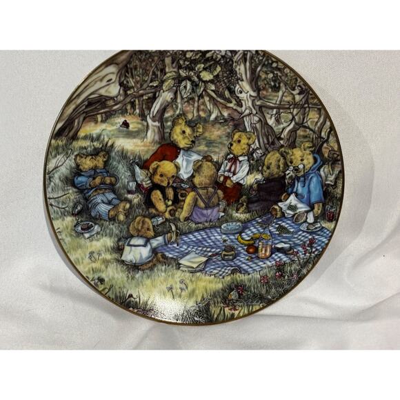 Vintage 1983 Susan Anderson's Bear Feats Teddy Bear Picnic Plate decor collector - Picture 3 of 8